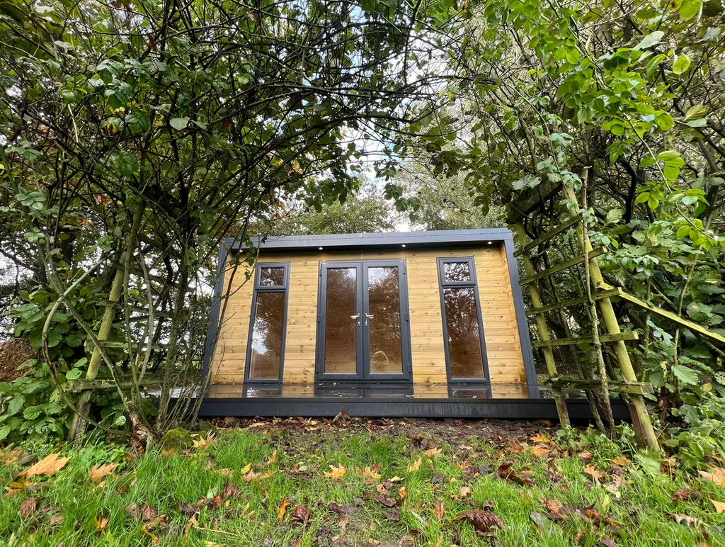 Everglow Two garden room